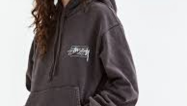 Outfit Clothing & Lifestyle Hoodie Built for Modern Living
