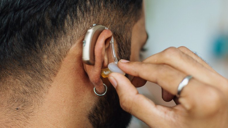 How to Choose the Right Hearing Aid Machine in Delhi