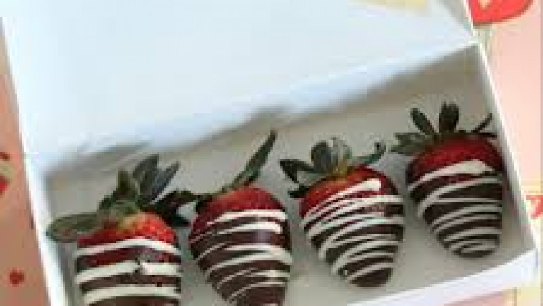 Creative Branding with Boxes for Chocolate Covered Strawberries