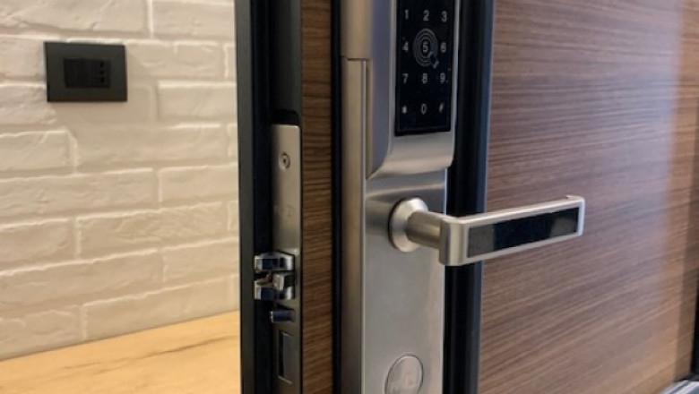 Electronic Locks Market Growth Challenges Slowing Adoption Across Residential, Commercial, and Industrial User Segments