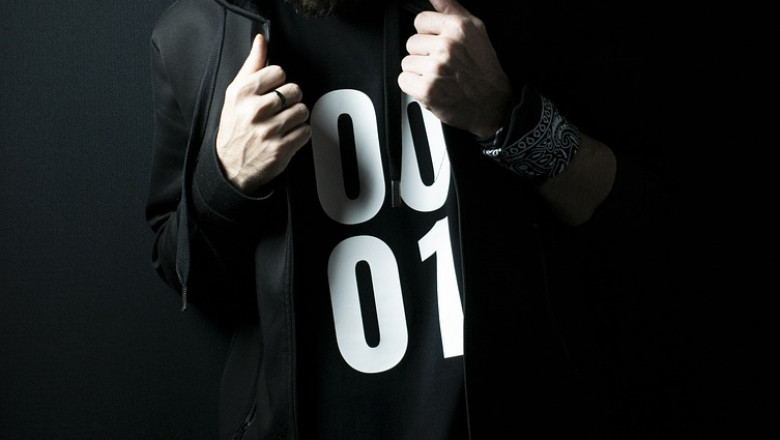 Spider Black Hoodie Outfit Ideas for Men &amp; Women