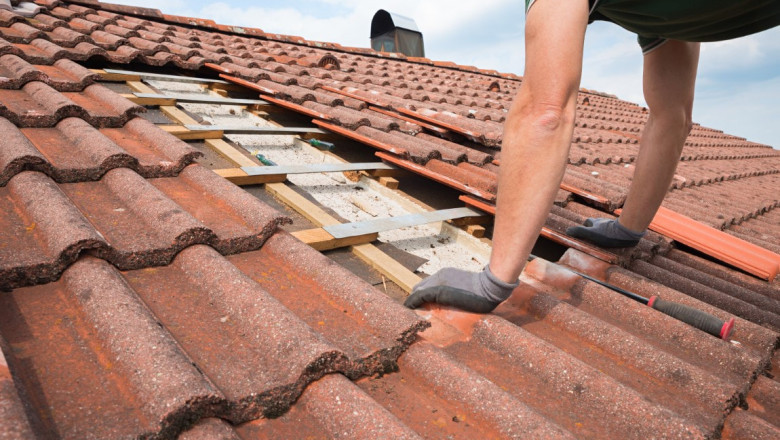 Roofing Contractor: Your Guide to Hiring the Right Professional in Santa Clarita