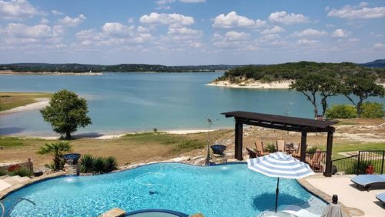 Why Hire a Pool Builder in San Antonio, TX This Summer?