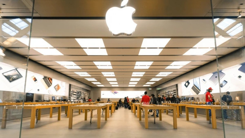 Why Visiting an iPhone Store in Vadodara Is Way Better Than Buying Online in 2025?