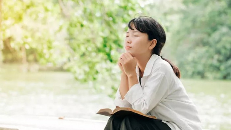 From Proverbs to Psalms: 18 Verses for Mother’s Day
