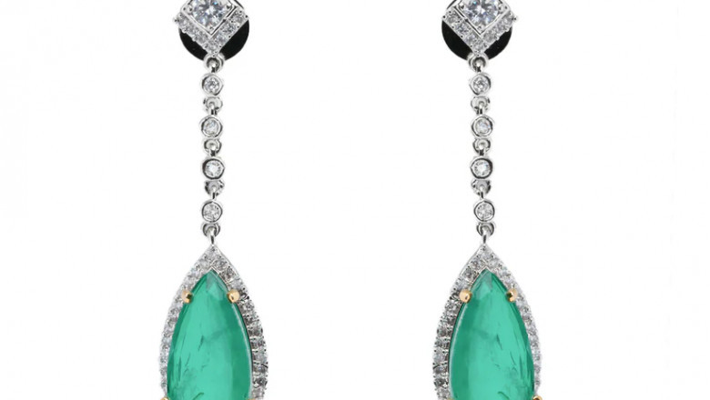 Top Things to Avoid When Wearing Heavy Dangle Earrings