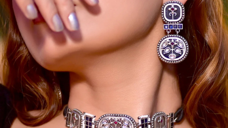 How to Choose the Right Brass Jewel Set for Your Face Shape &amp; Neckline