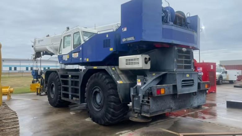 Why Rough Terrain Crane Rentals Are Booming in 2025