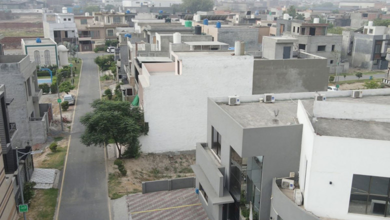 Investing in a 2 Marla Commercial Plot for Sale in Lahore: Top Locations, Prices, and ROI Potential in 2025