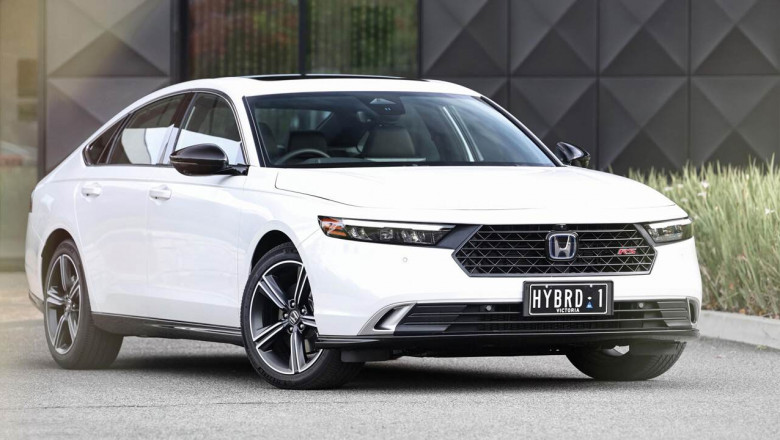 Rent a Car in Dubai with a Driver for Hassle-Free Travel