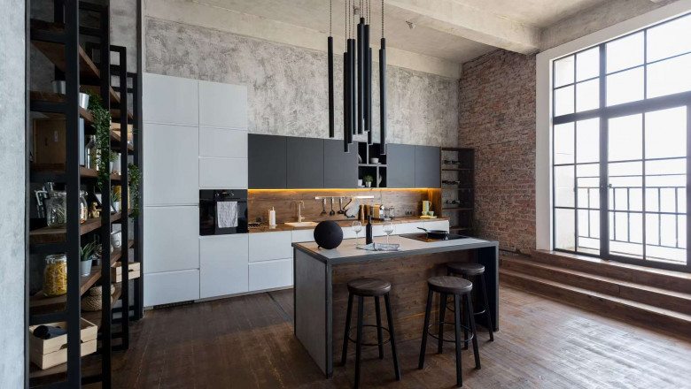 What Sets Local Kitchen Experts Apart from National Chains?
