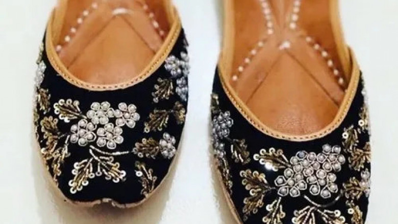 Gulbhahar Juttis – A Fusion of Tradition and Eternal Elegance