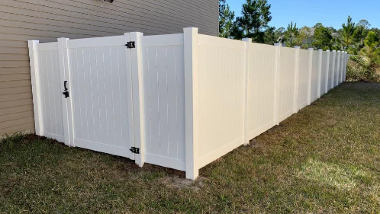 Is Vinyl Fencing a Good Option for Home Security?