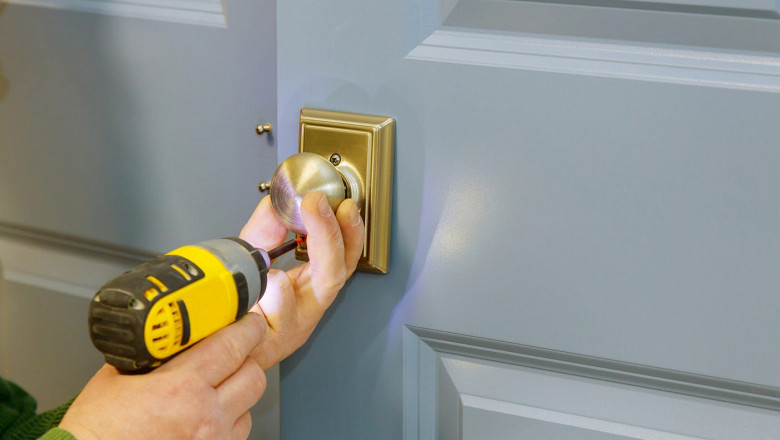 Local Locksmith Near Me – Safe Unlocking &amp; Lock Replacement Services
