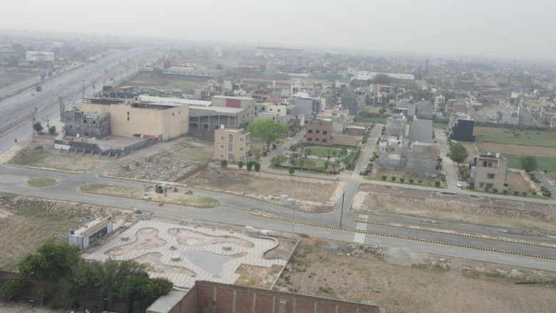 Top 7 High-Demand Areas for Commercial Property for Sale in Lahore in 2025: A Buyer’s Investment Guide