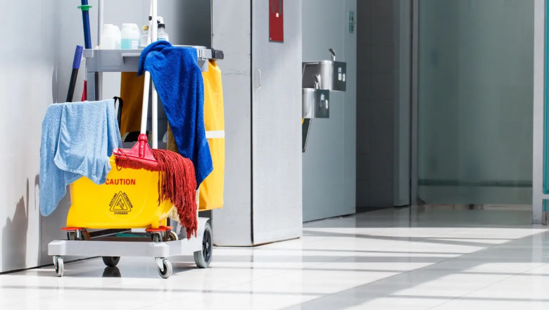Night vs. Day Cleaning: What’s Better for Your Edmonton Business?