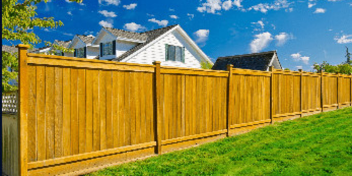 Elevate Your Backyard with Vinyl Fence Contractors in Middletown, DE