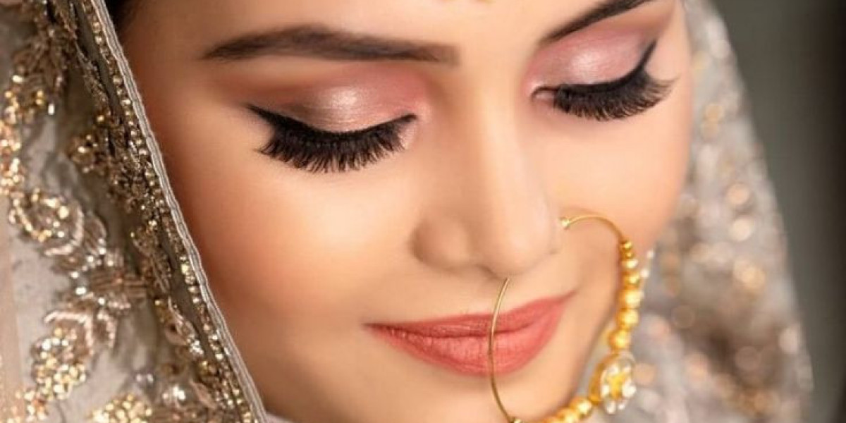 Sparkle on Your Big Day: Makeup, Hairstyles & Accessories