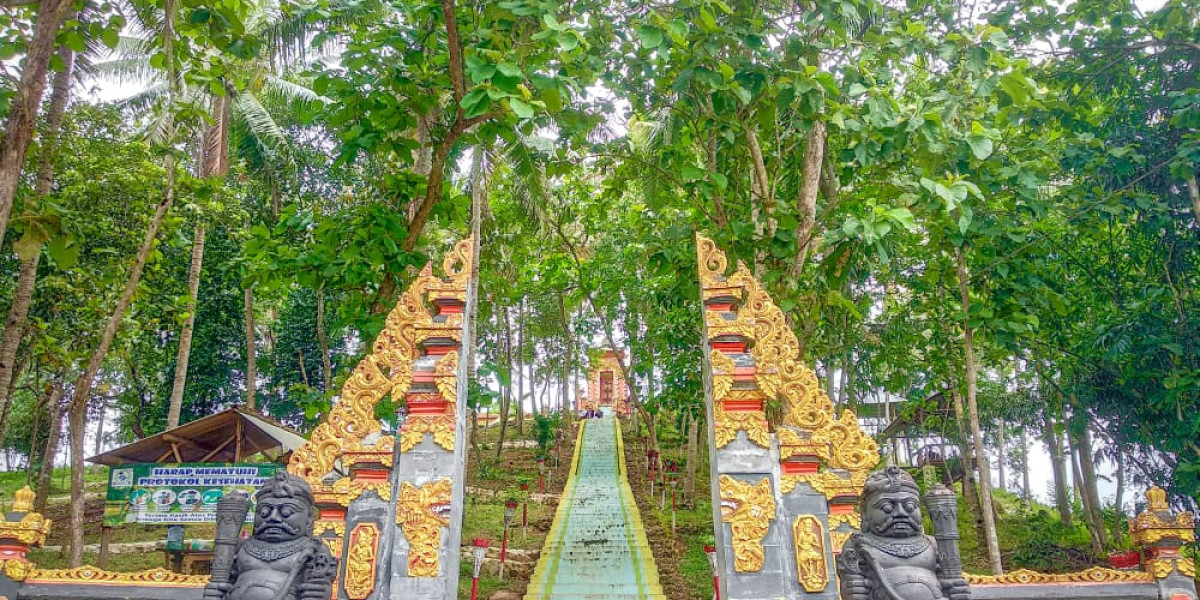 Wisata Religi di Pura Tirta Mandala, Lampung