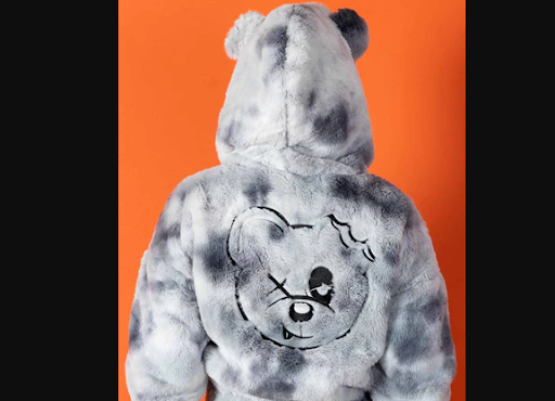 Fuzzy Hoodie Fashion: Exploring the Popularity of Bear Hoodies and Rave Hoodies in Streetwear