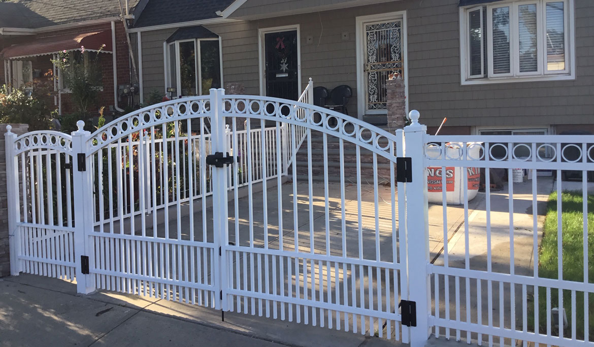 Advantages of Using an Aluminum Fence with Gate