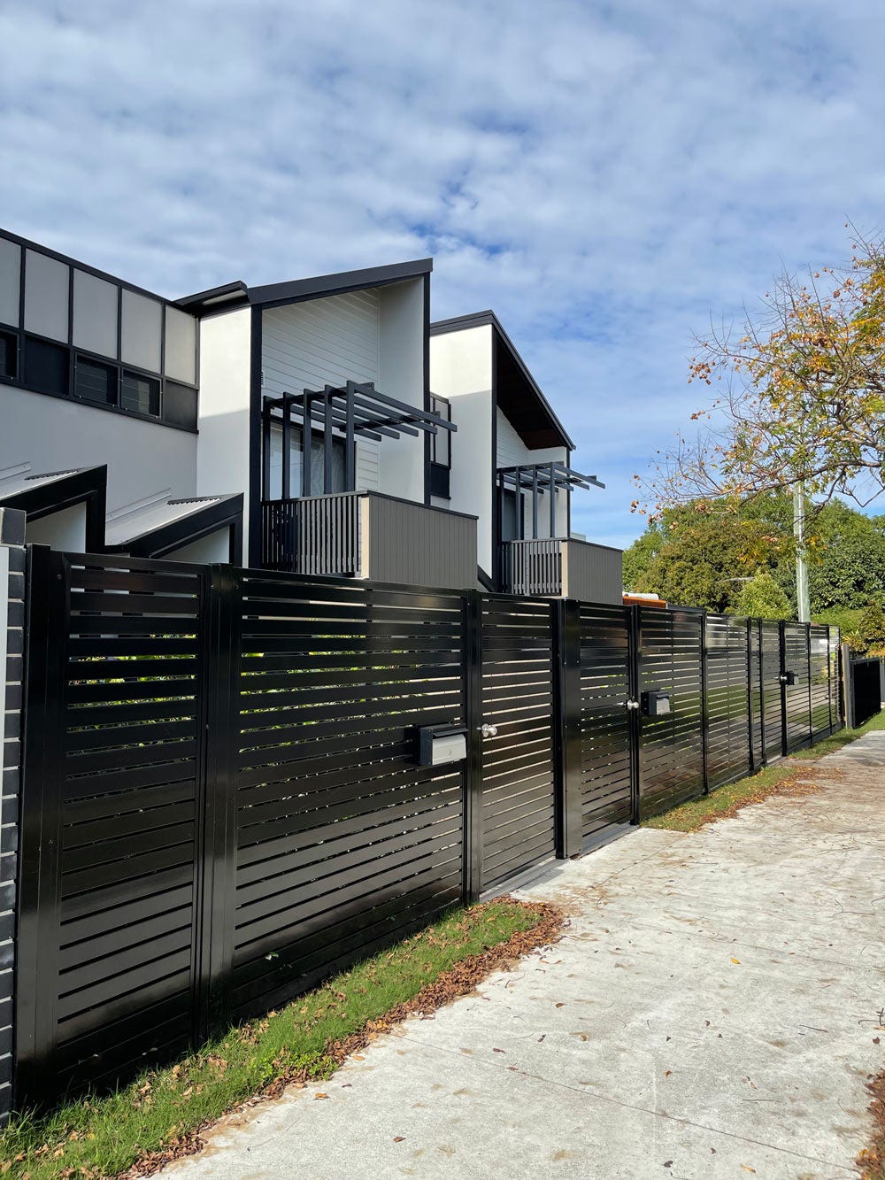 Top Six Signs You Need To Replace The Aluminum Fencing At Your Property | by Outdoor Solutions Co., Inc | Jan, 2025 | Medium