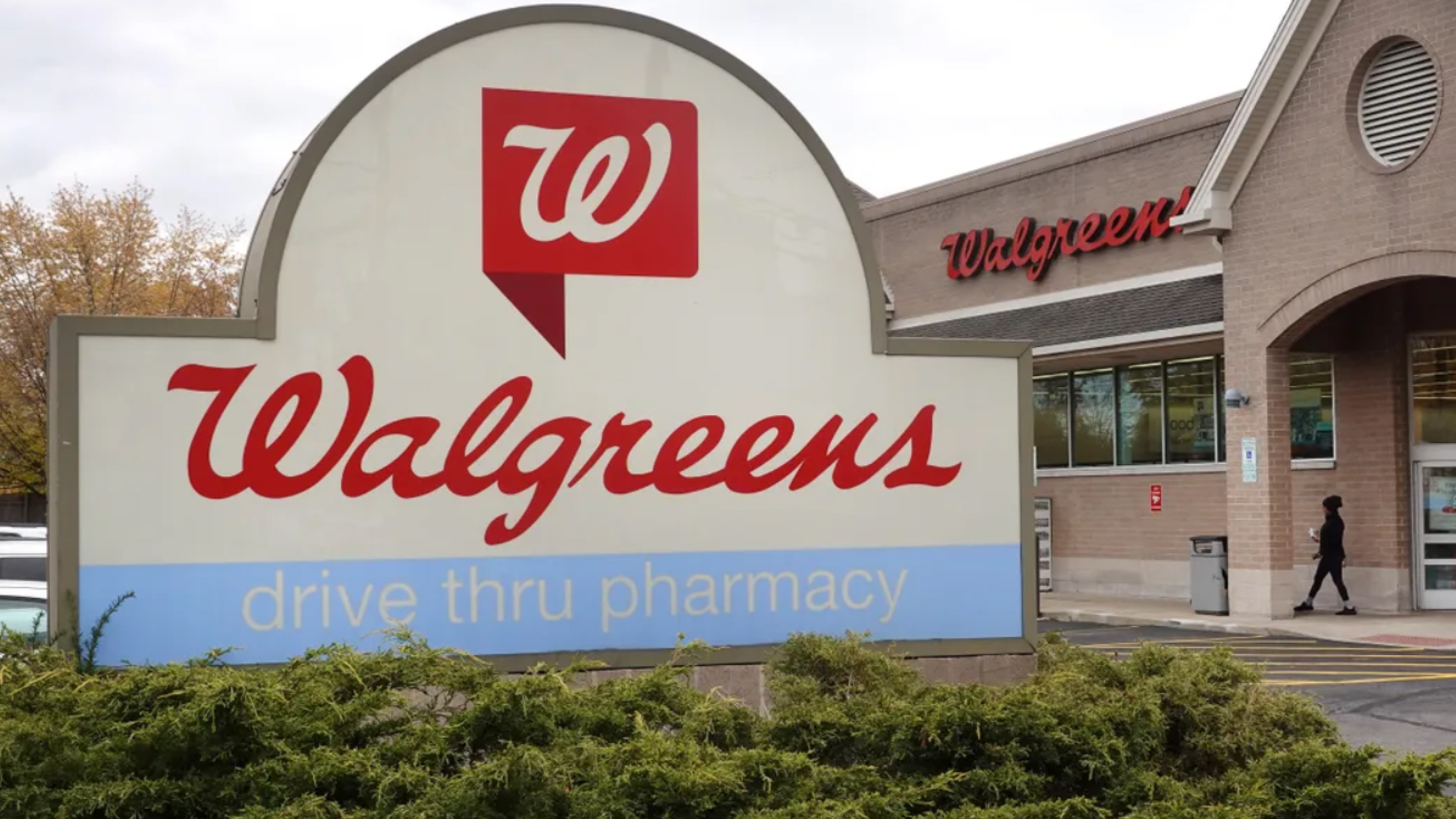 Walgreens Ordered to Pay $987 Mn in COVID-19 Test Contract Dispute