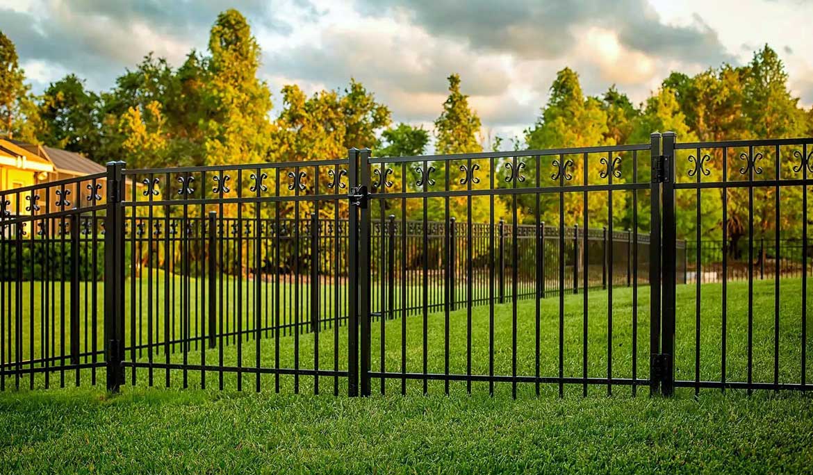 A guide on the cost of aluminum fence for your home