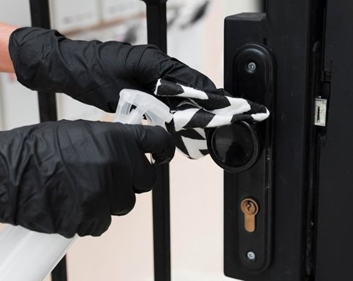 Reasons To Consider Hiring A Locksmith Right Away -