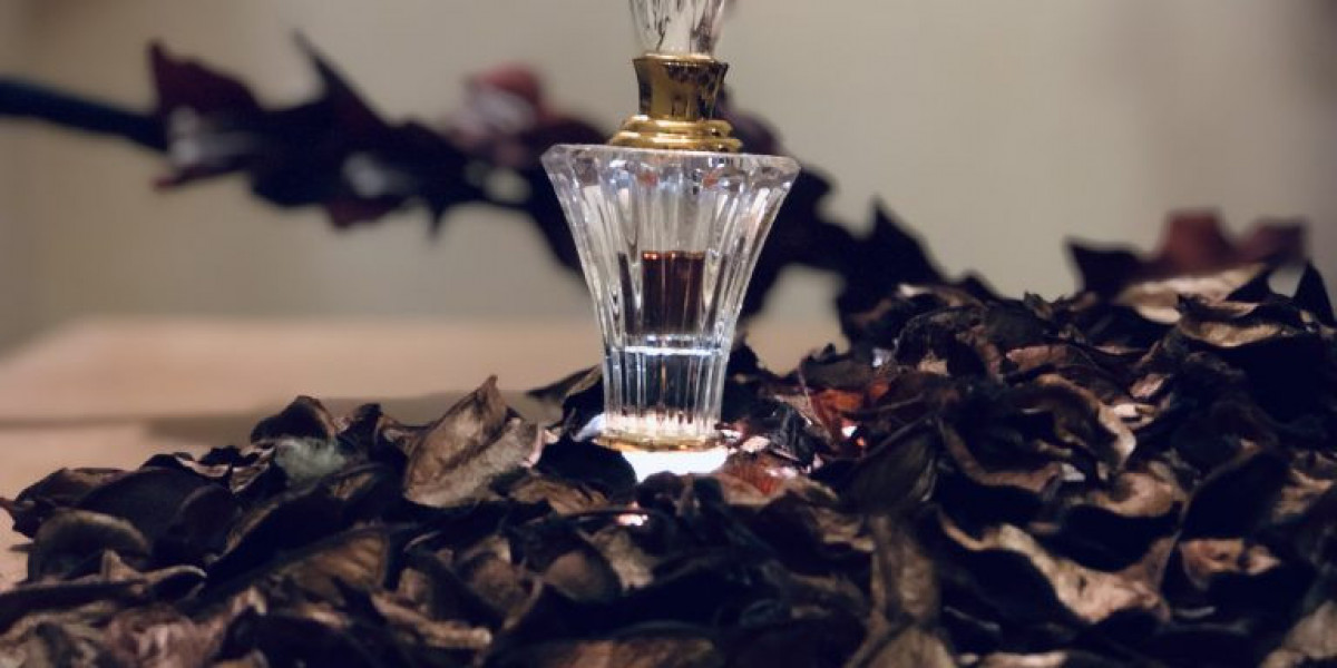 How to Identify Pure Oud Hindi: A Buyer’s Guide